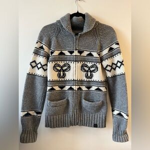 Aritzia TNA 100 percent Lambswool Zip-up Sweater